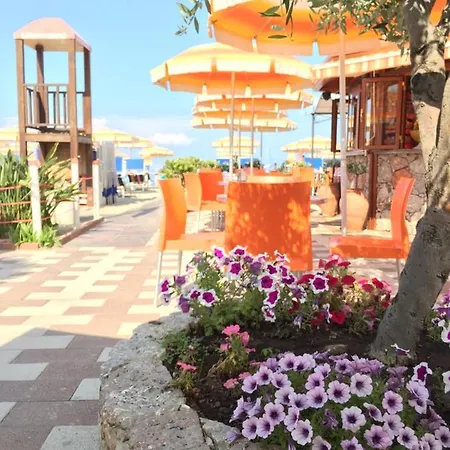 Cute With Sea View جيارديني ناكسوس